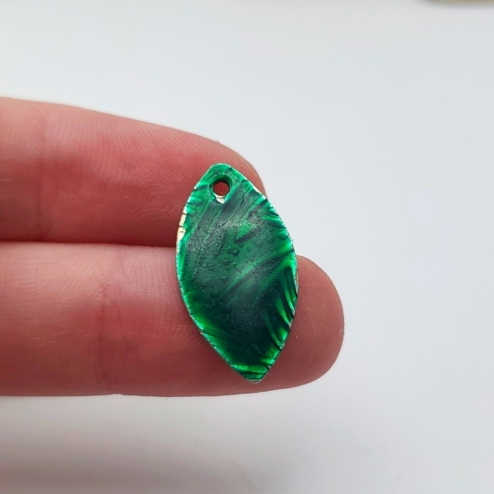 Green‎ ivy leaf necklace charm pendant